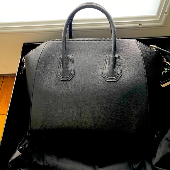 Givenchy Medium Antigona Handbag in Black - Picture 2 of 8